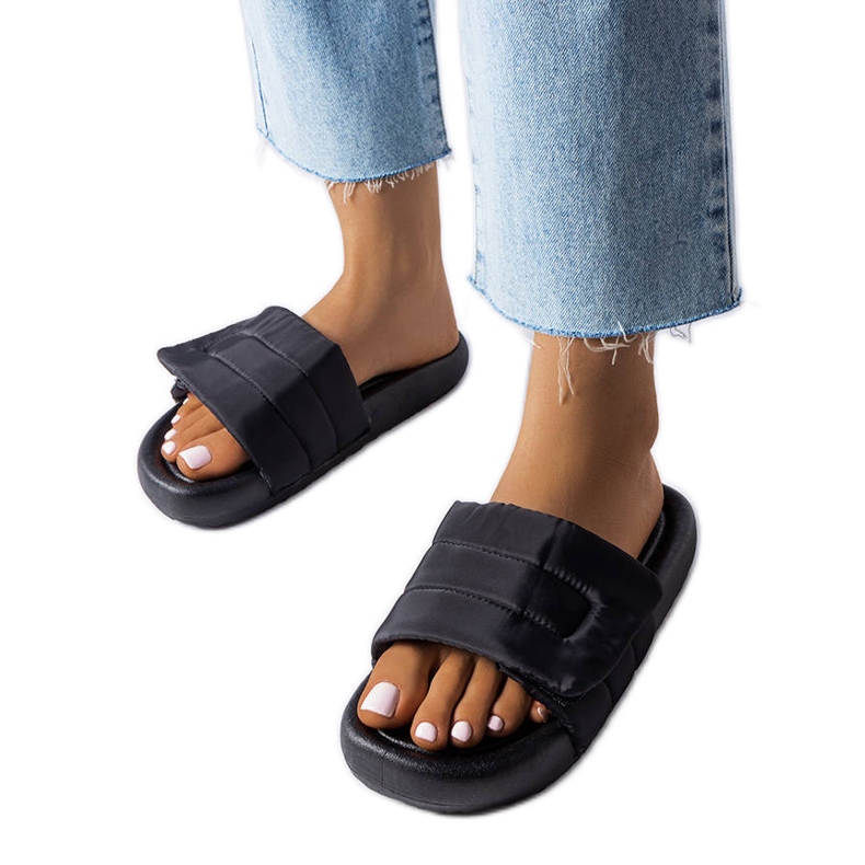 BM Schwarze Hausschuhe mit Klettverschluss von Aleron