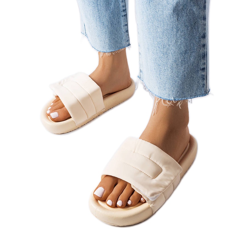 BM Beige Hausschuhe mit Klettverschluss von Aleron