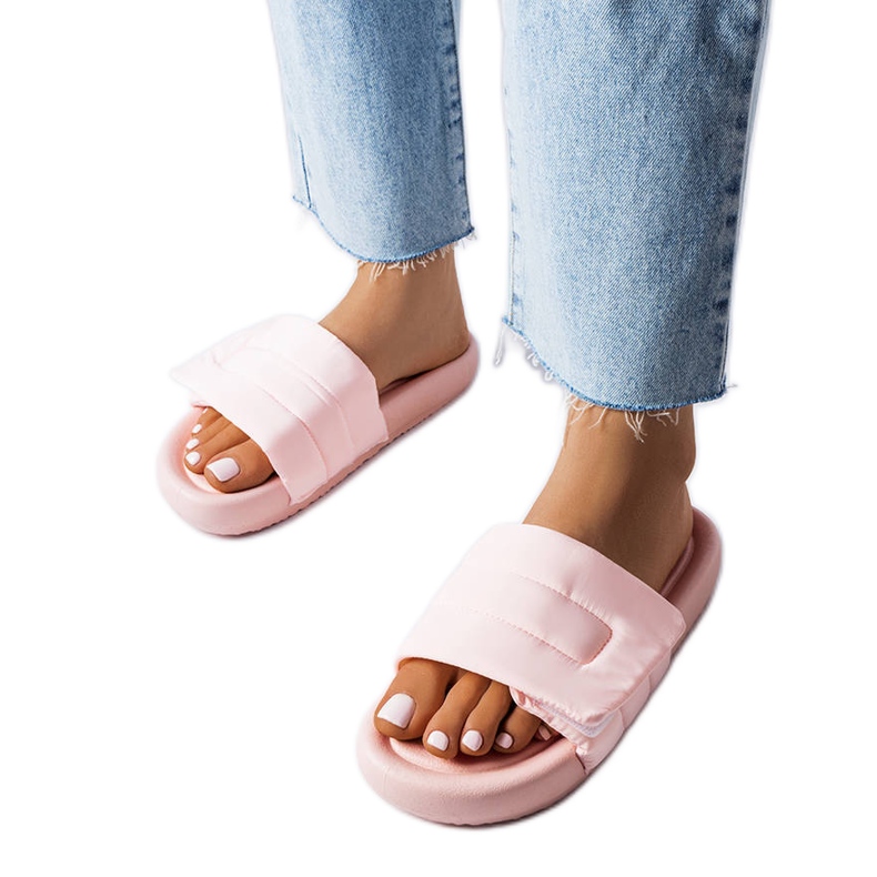 BM Rosafarbene Hausschuhe mit Klettverschluss von Aleron