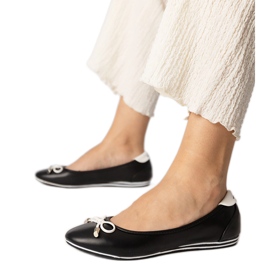 Schwarze Ballerinas verziert mit einer Schleife von Maddalena