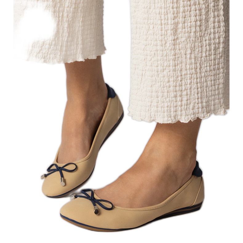 Beige Ballerinas verziert mit einer Schleife von Maddalena