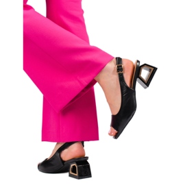 Schwarze Sandalen mit niedrigem Zierabsatz von Vinceza