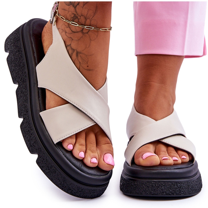 PE1 Modische beige Chester-Plateau-Sandalen