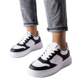 Schwarz-weiße Stiefel mit dickerer Sohle von Baron