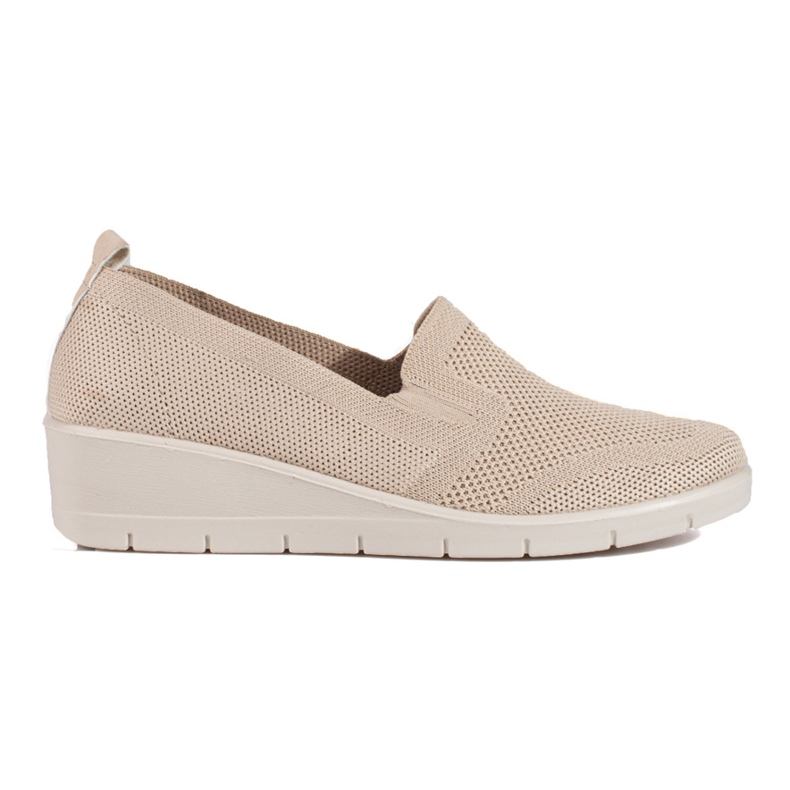 Hellbeige Keilschuhe aus Stoff von Shelovet