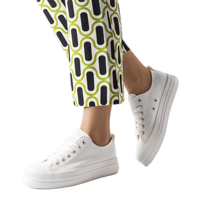 Weiße Turnschuhe auf der Plattform Big Star LL274968