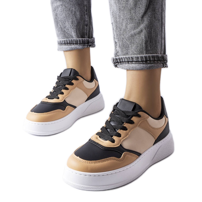 Schwarz-beige Stiefel mit dickerer Sohle von Baron