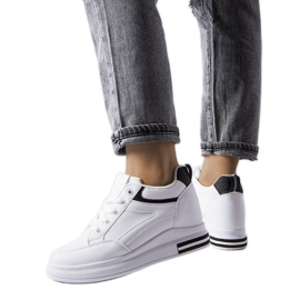 Weiße Sneakers mit Glitzereinsätzen von Bonevil