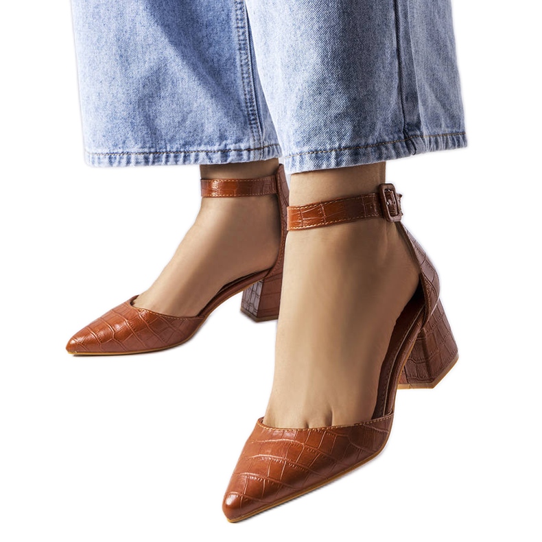 Braune Pumps mit Blockabsatz von Laliberté