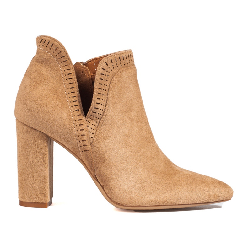 Beige Wildlederstiefel mit Absatz von Shelovet