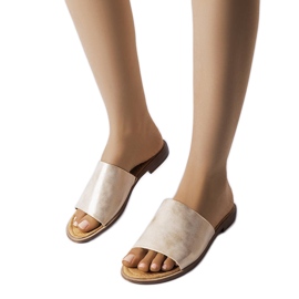 Pantoletten in Goldmetallic von Mainville beige