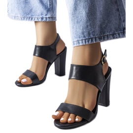 Rachelles schwarze Stiletto-Sandalen