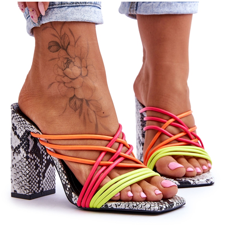 High Heel Hausschuhe mit Schlangenriemen Neon Beckie schwarz