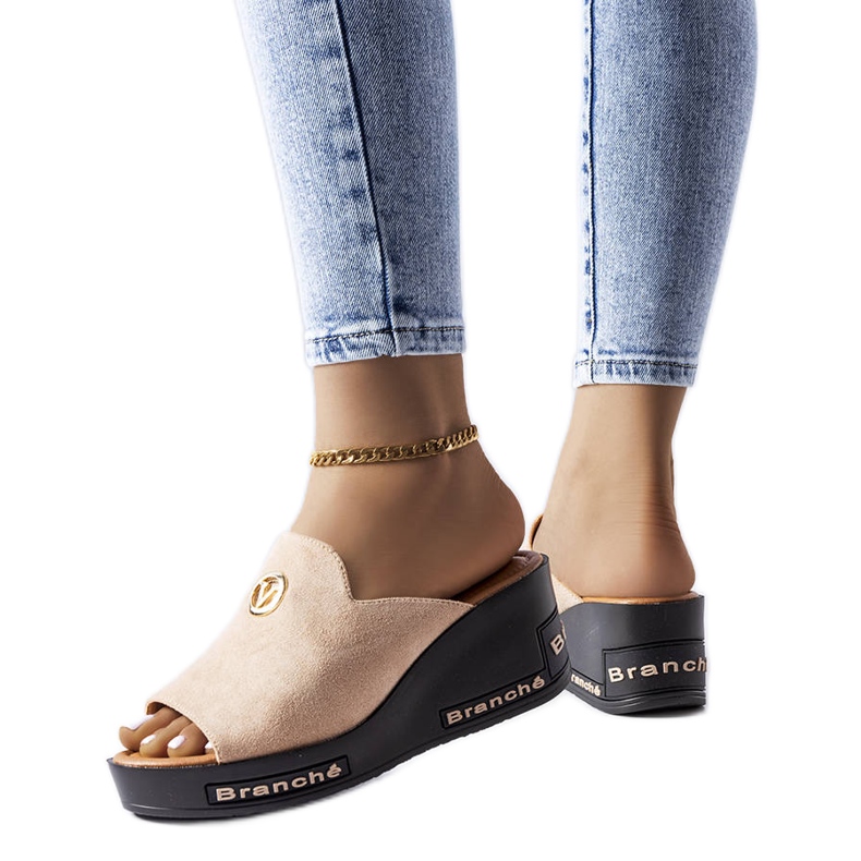 Vinceza Beige Sandalen mit hohem Keilabsatz von Vincez