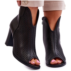 BM Durchbrochene Stiefel auf Absatz Schwarz Florina