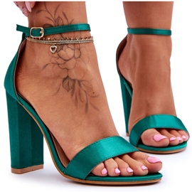 Grüne Linsy Satin-Sandalen mit hohem Absatz