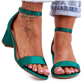 PG1 Juliet Grüne Satin-Sandalen mit niedrigem Absatz