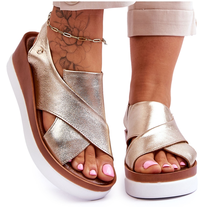 Lemar Keilsandalen aus goldenem Morgan-Leder