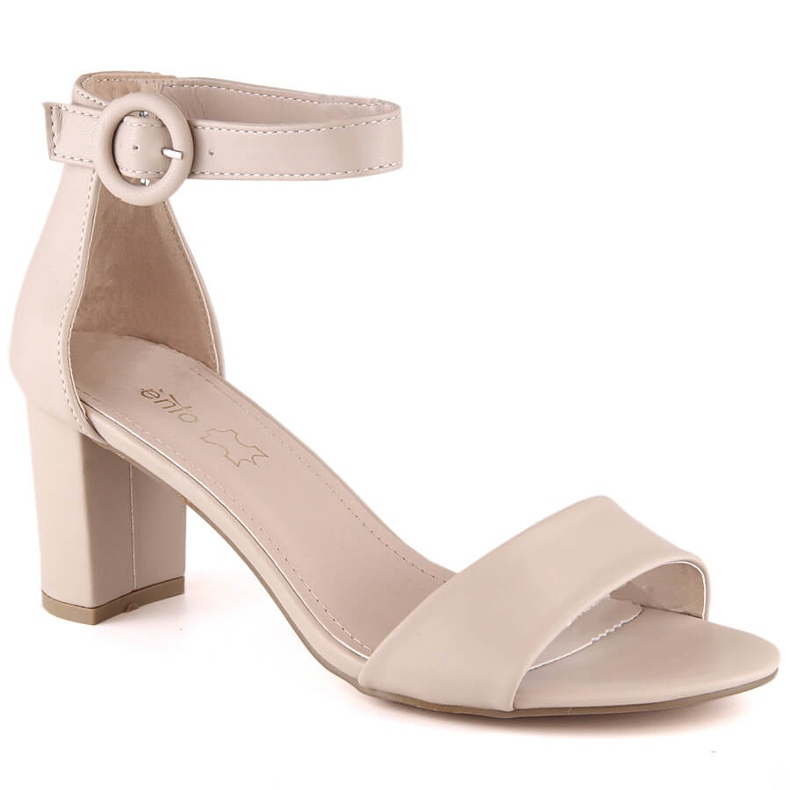 Beige Damensandalen auf der Post eVento 1617