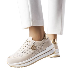 Beige Lederschuhe mit Lochmuster von Talbot