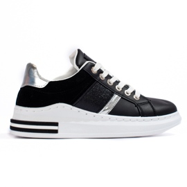 Schwarze Sneaker mit dicker Sohle von Shelovet