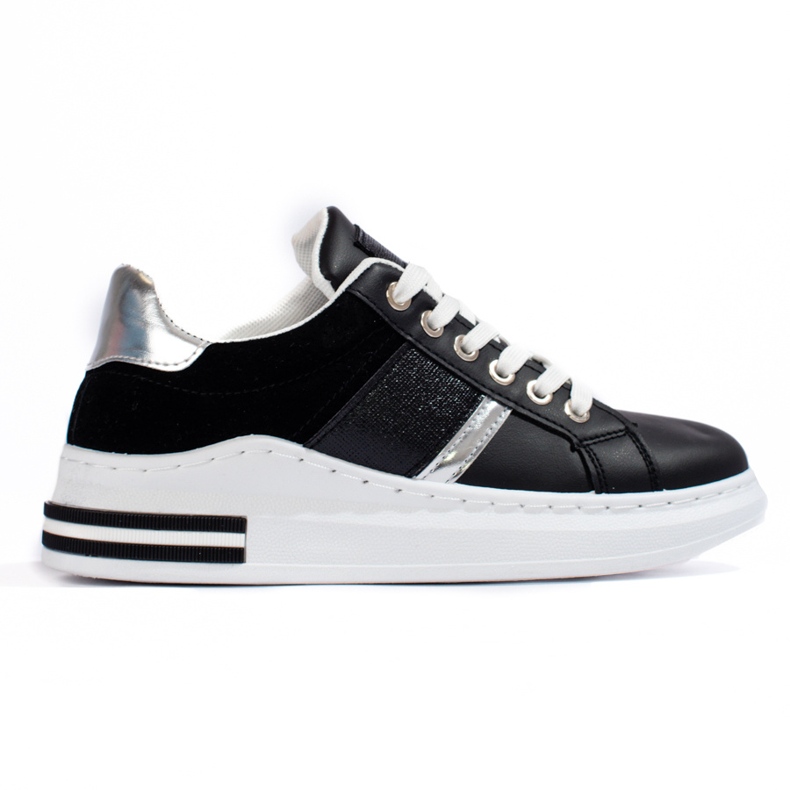 Schwarze Sneaker mit dicker Sohle von Shelovet