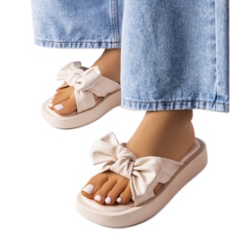 Beige Plateausandalen mit Schleife von Edvard