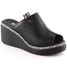 Durchbrochene Keilsandalen aus Leder für Damen schwarz Artiker 50C0523