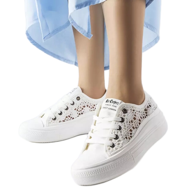 Weiße durchbrochene Sneakers von Lee Cooper LCW-23-44-1617