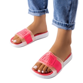 Rosafarbene Gummipantoffeln aus Paris