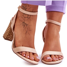 Wildledersandalen auf einem geflochtenen beige Selila-Absatz