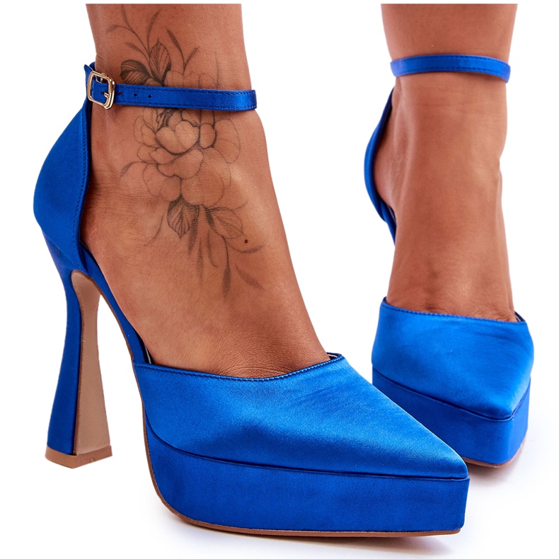 Modische Pumps auf einem breiteren High Heel Blue Madness blau
