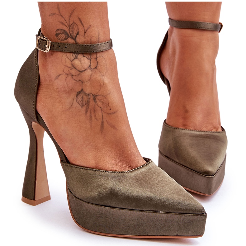 Modische Pumps auf einem breiten High Heel Dark Green Madness grün