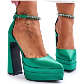 Modische Pumps auf einem Absatz Grün Santoro