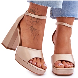 Satinsandalen auf Chunky Heels Beige Ewigkeit
