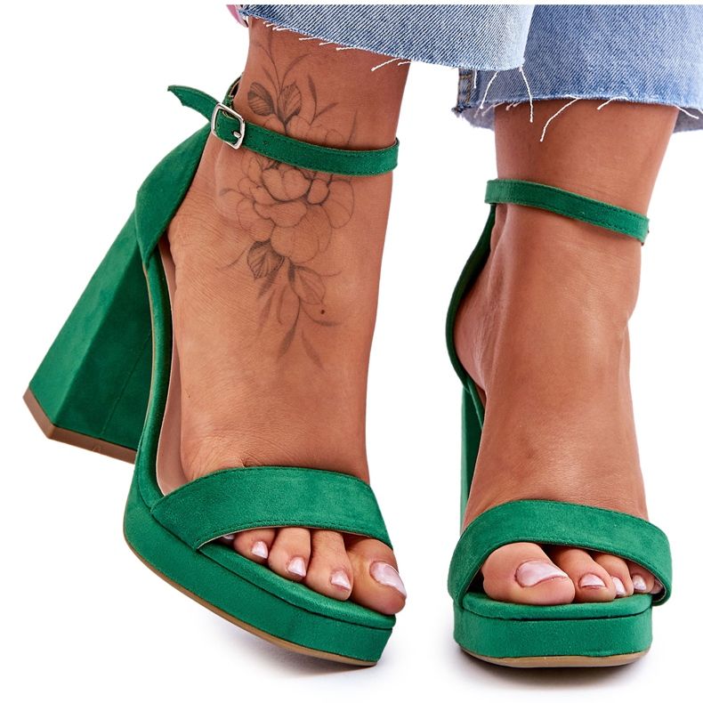 Modische grüne Merila-Sandalen aus Wildleder mit quadratischem Absatz