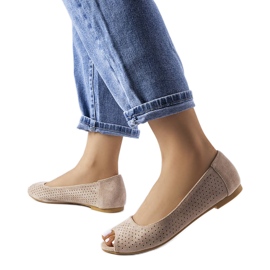 Beige durchbrochene Ballerinas von Agate