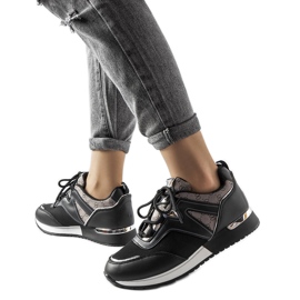 Schwarze Sneakers mit goldenen Elementen von Bedord