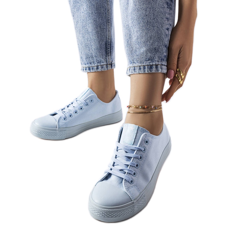 Blaue Turnschuhe von Esmeraude