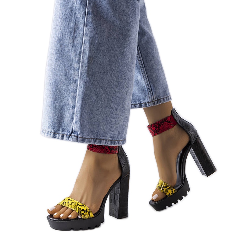 Gelbe Sandalen mit Schlangenmuster von Knoxville