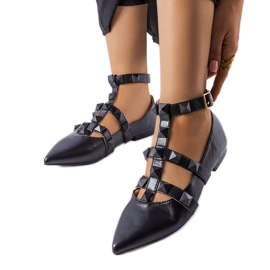 Schwarze Ballerinas mit spektakulärem Blur-Verschluss