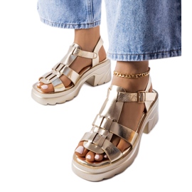 BM Sandalen mit Stiletto-Absatz in Sunset-Gold golden