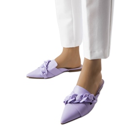 Patenaude-Pantoletten mit Kette in Lila