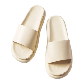 Beige Hausschuhe auf der Plattform