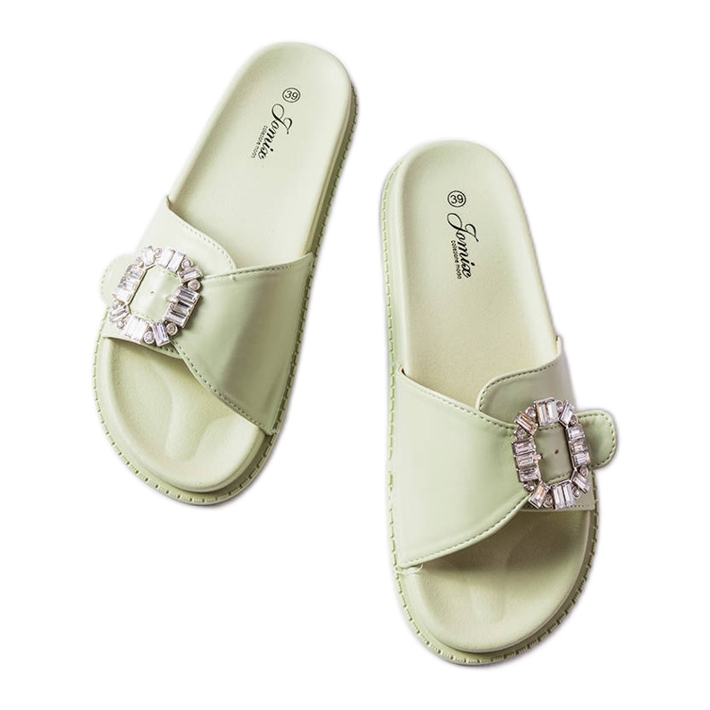 Grüne Folien, verziert mit Griegsvei-Zirkonen