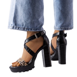 Braune Sandalen mit Schlangenmuster von Trépanier