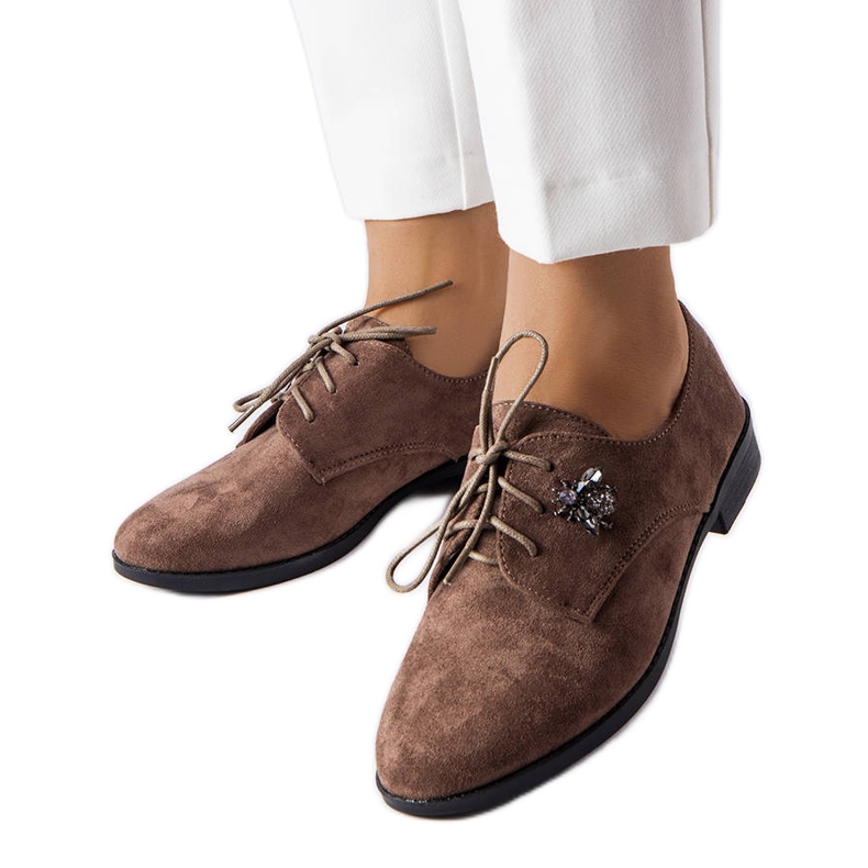 Braune Brogues mit Zirkonapplikation von Carignan