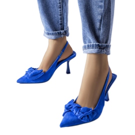 Blaue Pins mit Schleife von Olengo