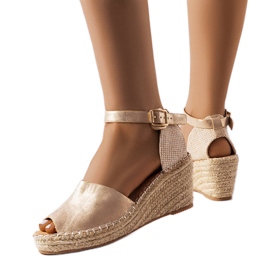 BM Goldene Espadrilles mit Keilabsatz von Trails