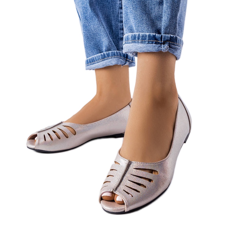 Ballerinas mit Cut-Outs in Silbermetallic von Fongemie silber-